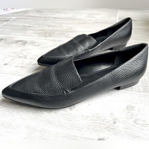 Marc Fisher Leather Pointed Toe Loafer Flat / women’s size 8